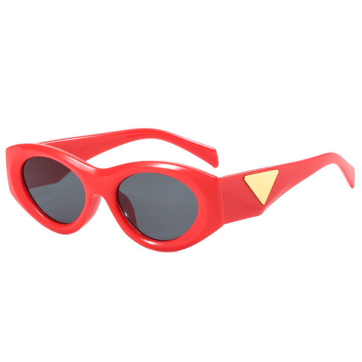 Women Retro-inspired Sunglasses with distinctive accents Bowlift