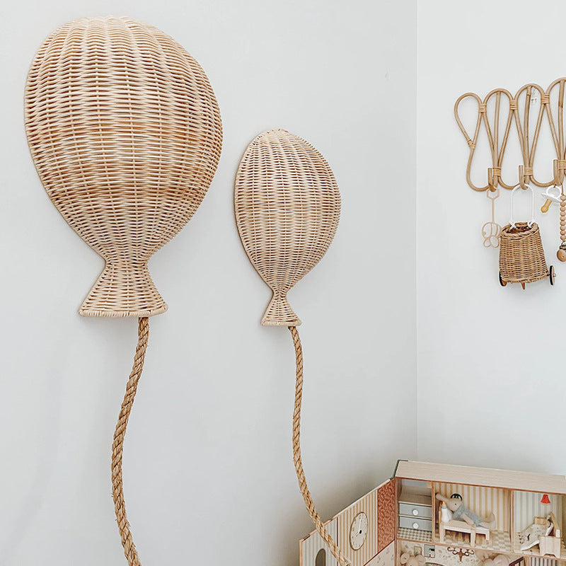 Decorative wall ornament in the form of a hot air balloon Bowlift