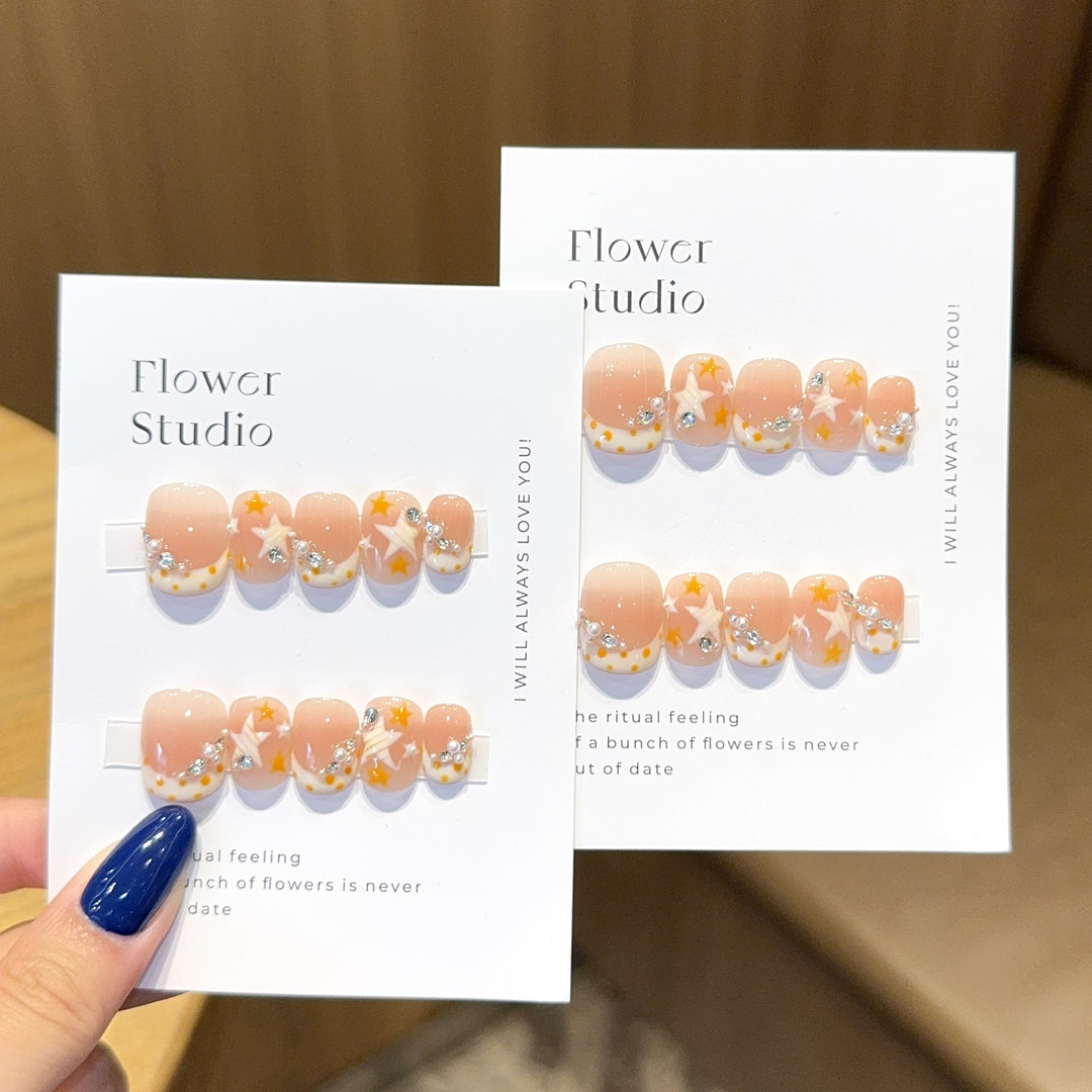 Artificial Nails in Elegant Flower Design Bowlift