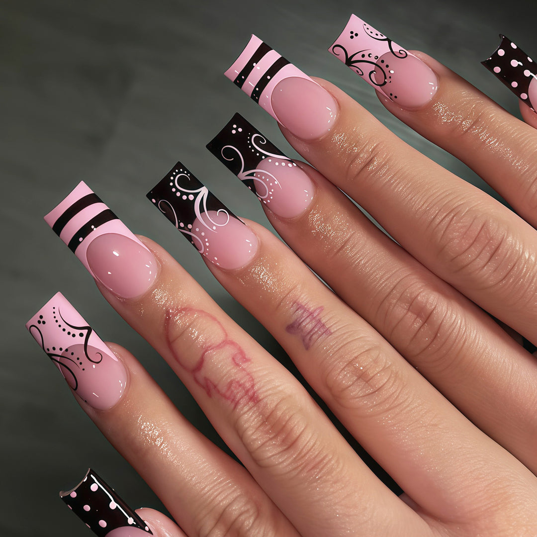 Decorative Artistic Stiletto Press-On Nails Bowlift