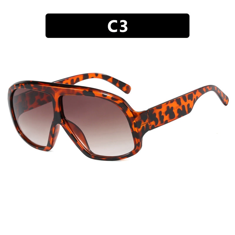 Ladies oversized sunglasses in fashionable tortoiseshell pattern Bowlift