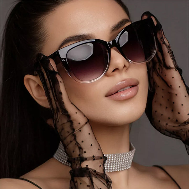 Ladies extravagant sunglasses with fashionable cat-eye design Bowlift