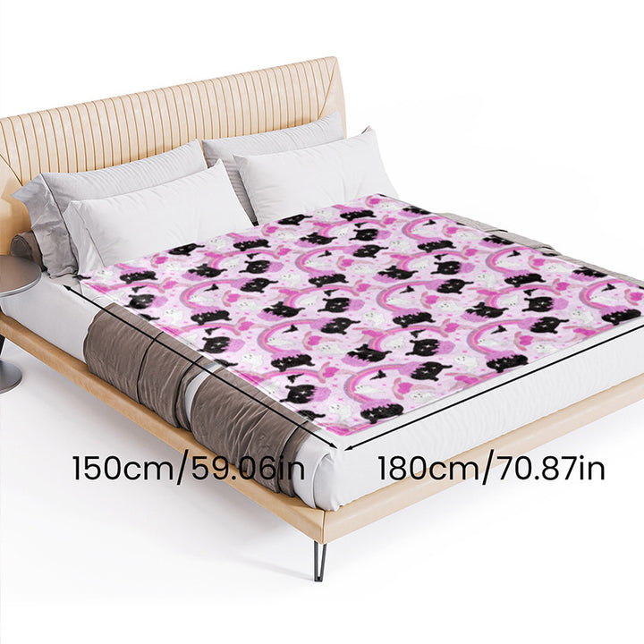 Cuddly blanket with playful motifs of cats and rainbows Bowlift