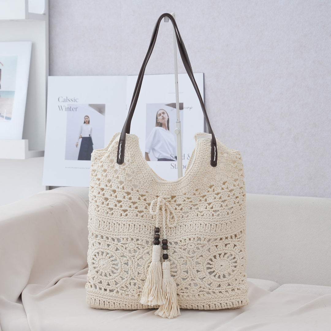 Trendy Shoulder Bag with Natural Weave and Leather Accents Bowlift