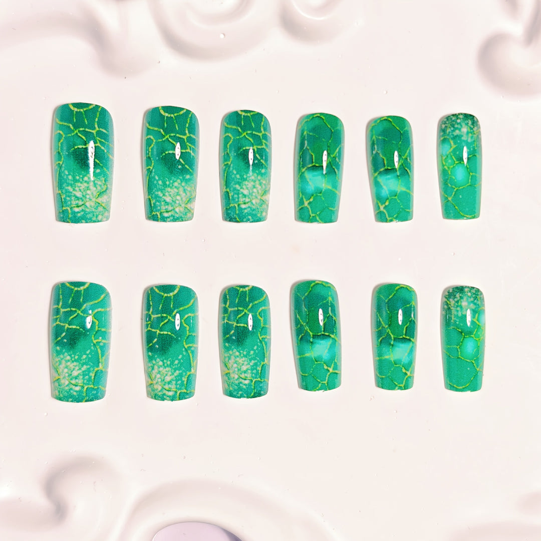 Artificial Nails in Luxurious Marble Effect Bowlift