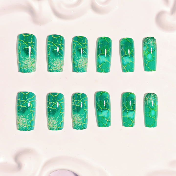 Artificial Nails in Luxurious Marble Effect Bowlift