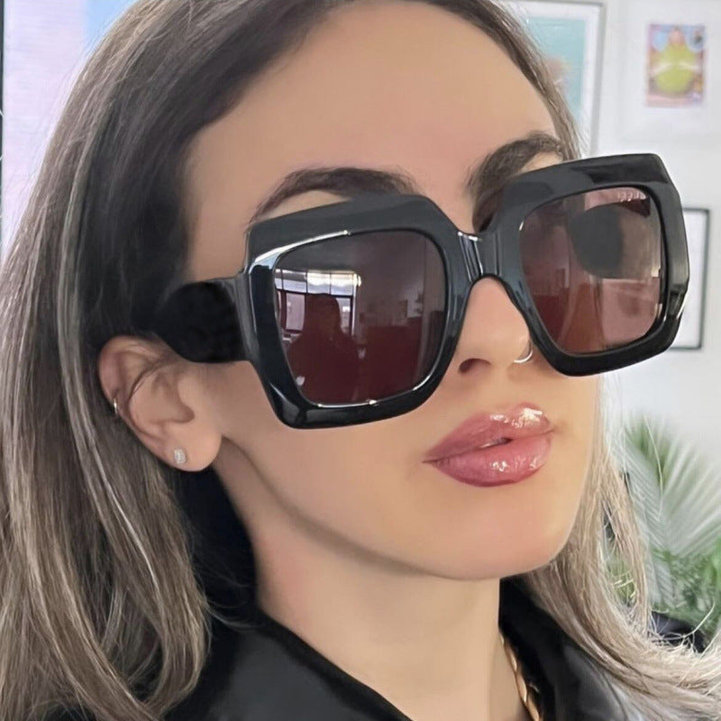 Women's oversized square sunglasses with striking tortoiseshell design Bowlift