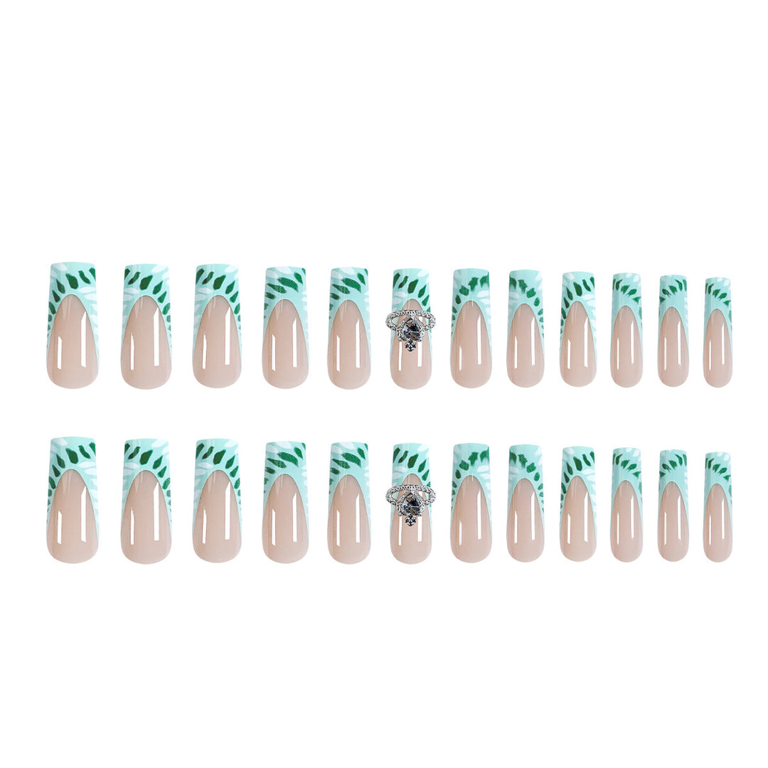 Exquisite artificial nails with jewelry details Bowlift