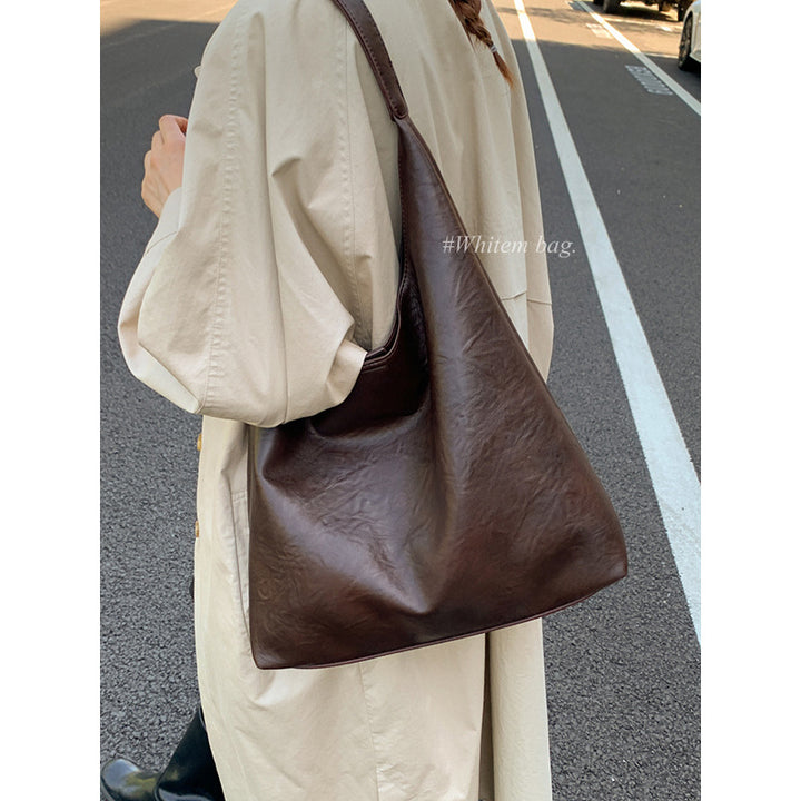Sleek Soft Leather Hobo Bag Bowlift