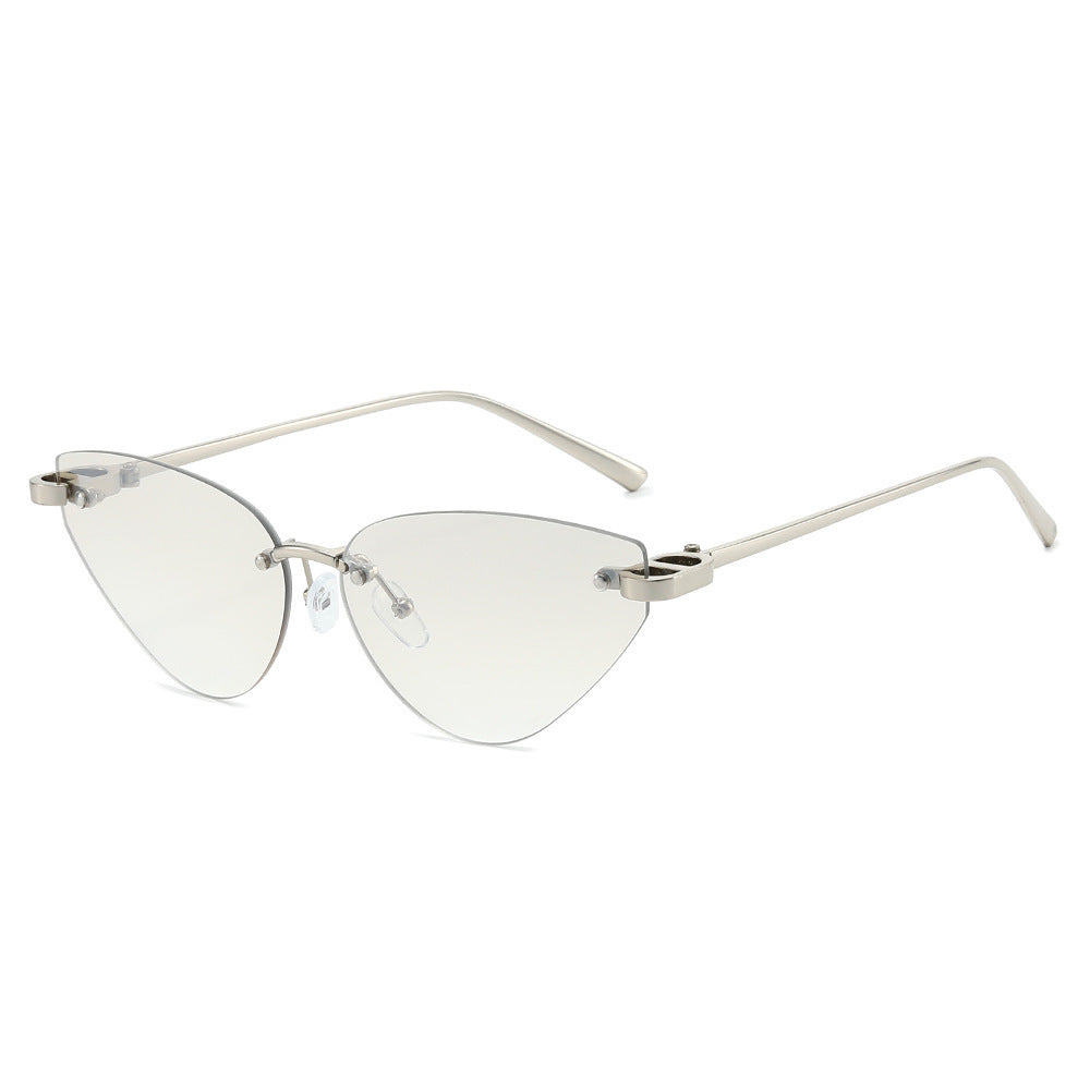 Fashion-Forward Cat-Eye Sunglasses Bowlift