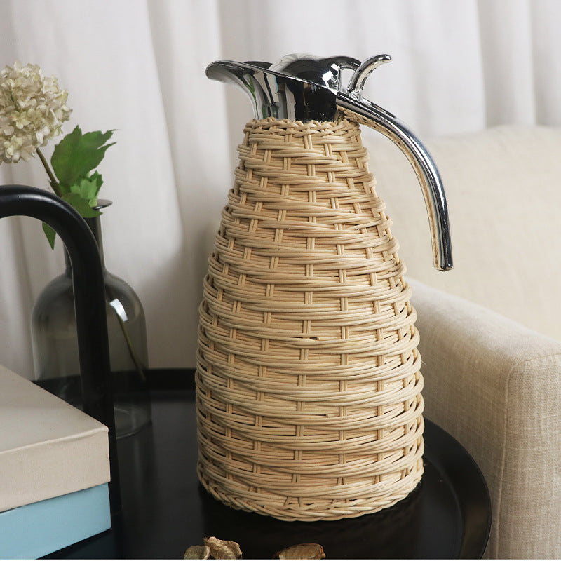 Stylish water carafe with woven design Bowlift