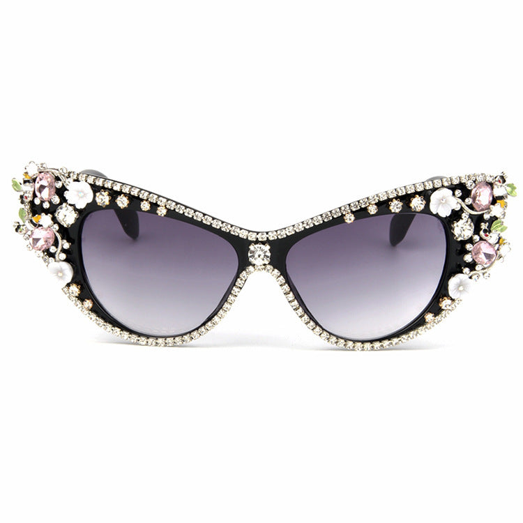 Ladies Glamorous Cat-Eye Sunglasses with Sparkling Jewelry Elements Bowlift