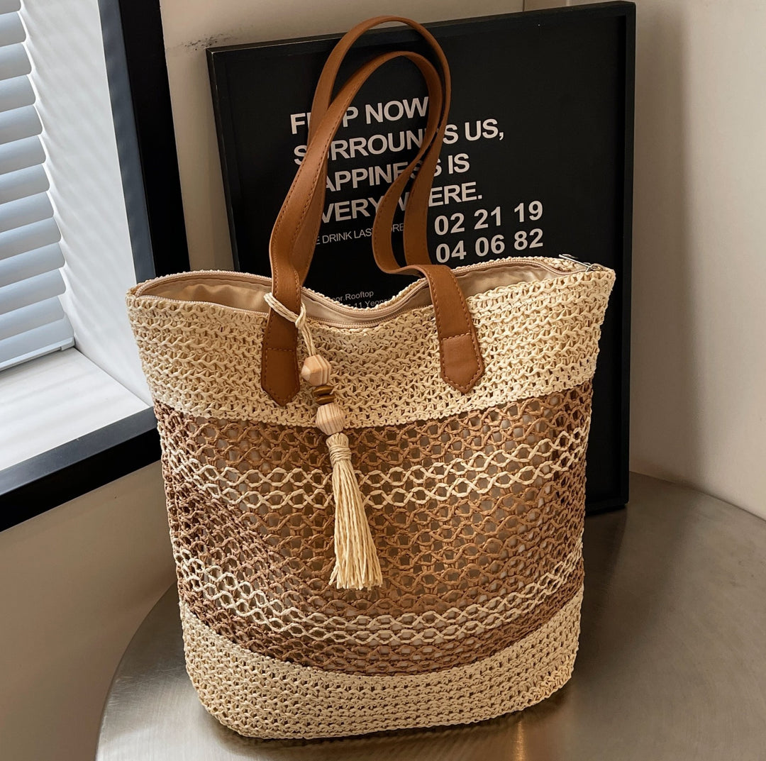 Braided tote bag with decorative fringes Bowlift