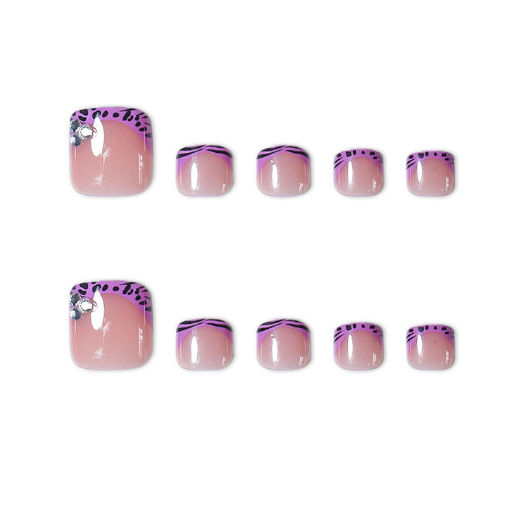 Glamorous Press-On Nail Set with Decorative Accents Bowlift