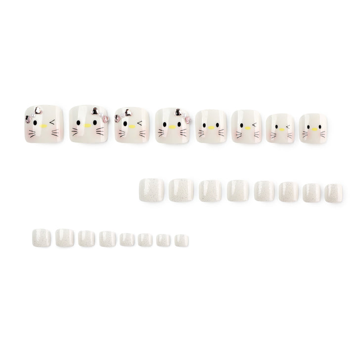 Artful toenail design with cute cat motif Bowlift