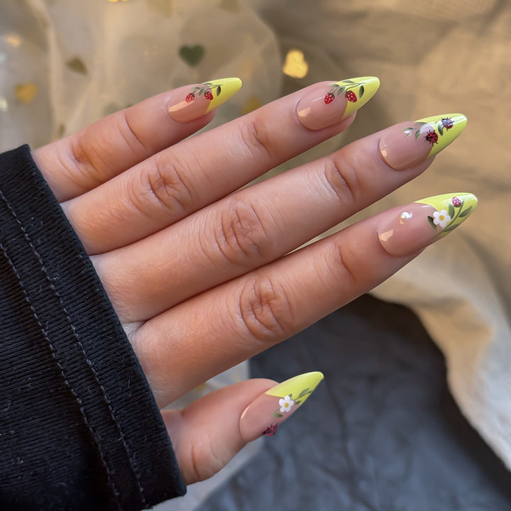 Decorative Floral Press-On Nail Set Bowlift