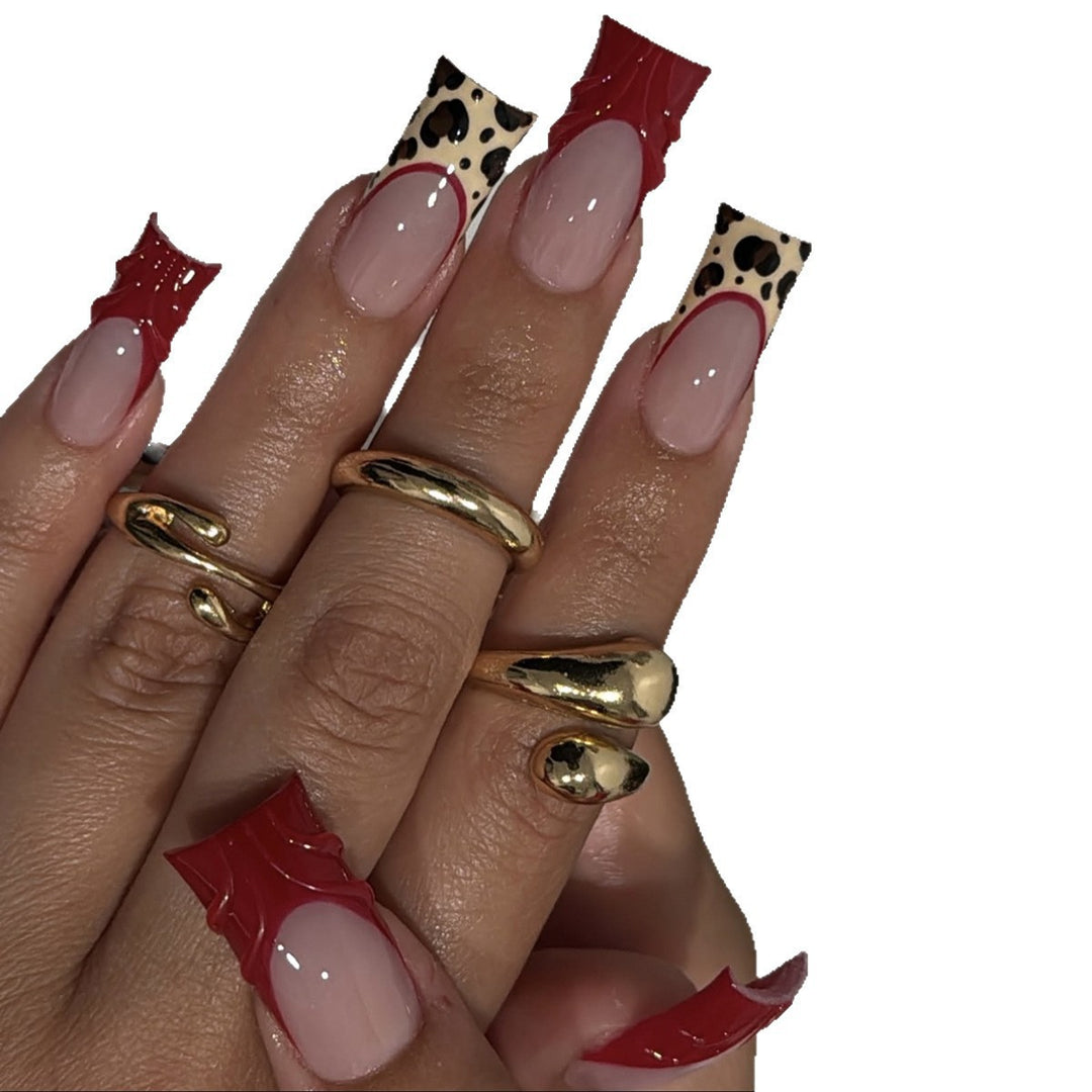 Nail set with leopard and luxurious glitter finish Bowlift