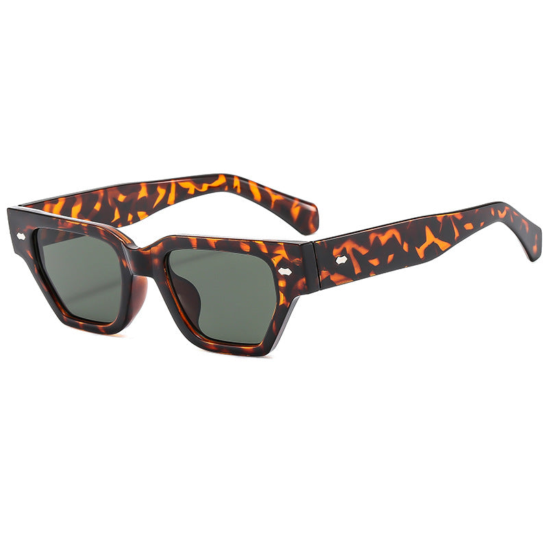 Women’s sunglasses in modern, geometric design with glare-free lenses Bowlift