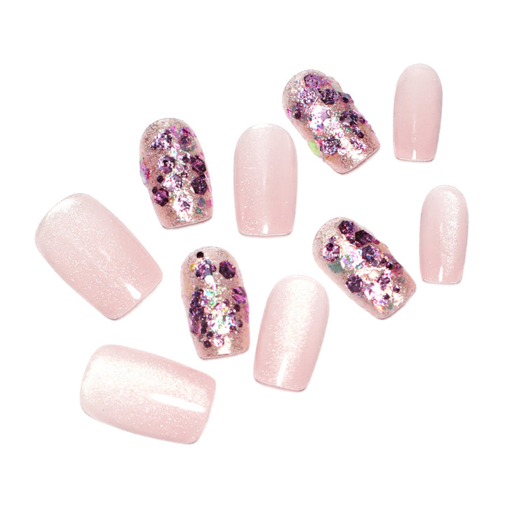 Artificial nail art with glitter and glamour effects Bowlift