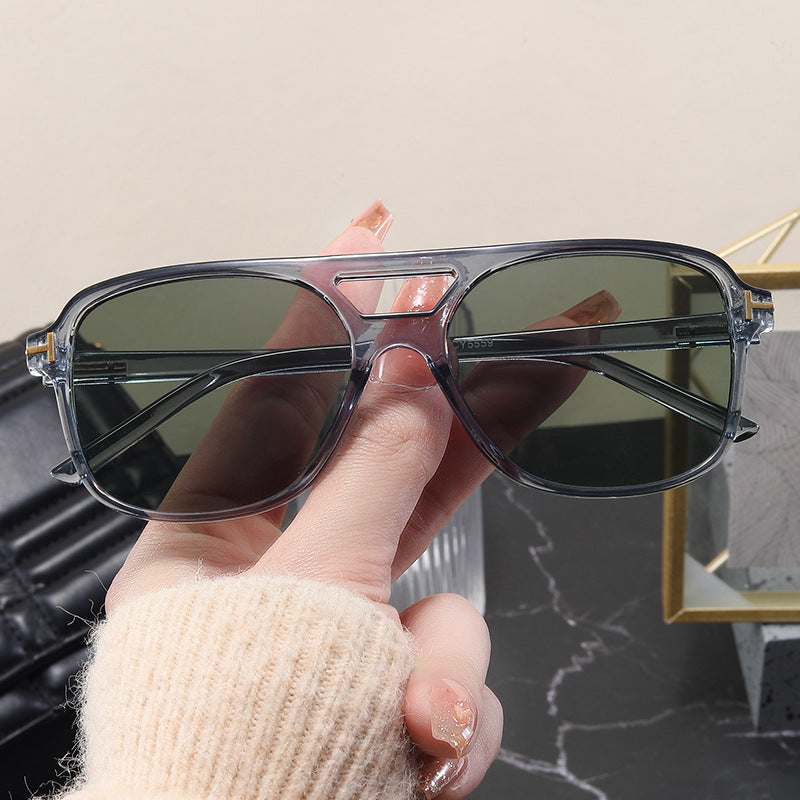 Women’s fashionable glasses with a fine frame and strict contours Bowlift
