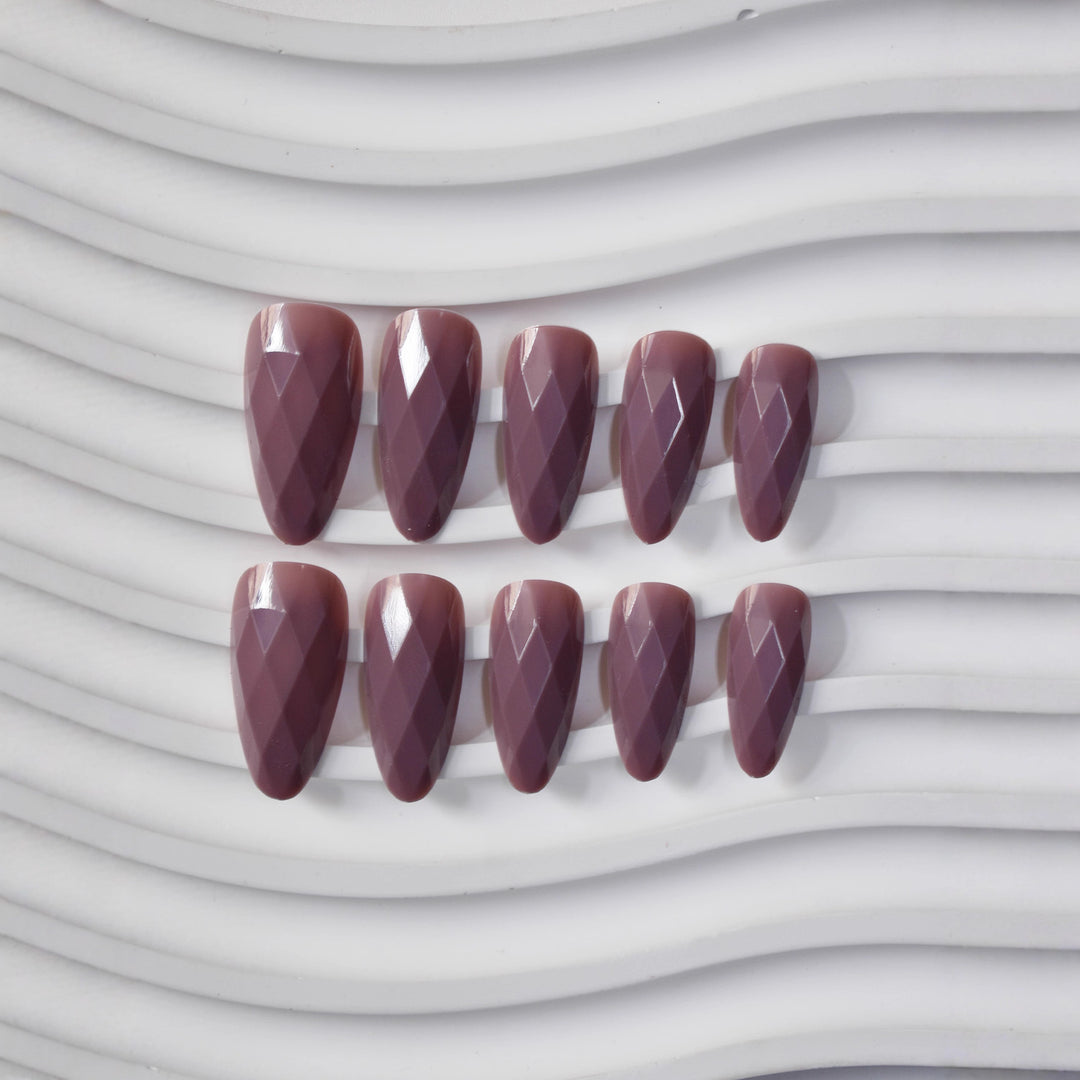 Premium Glossy Diamond-Shaped Press-On Nails Bowlift