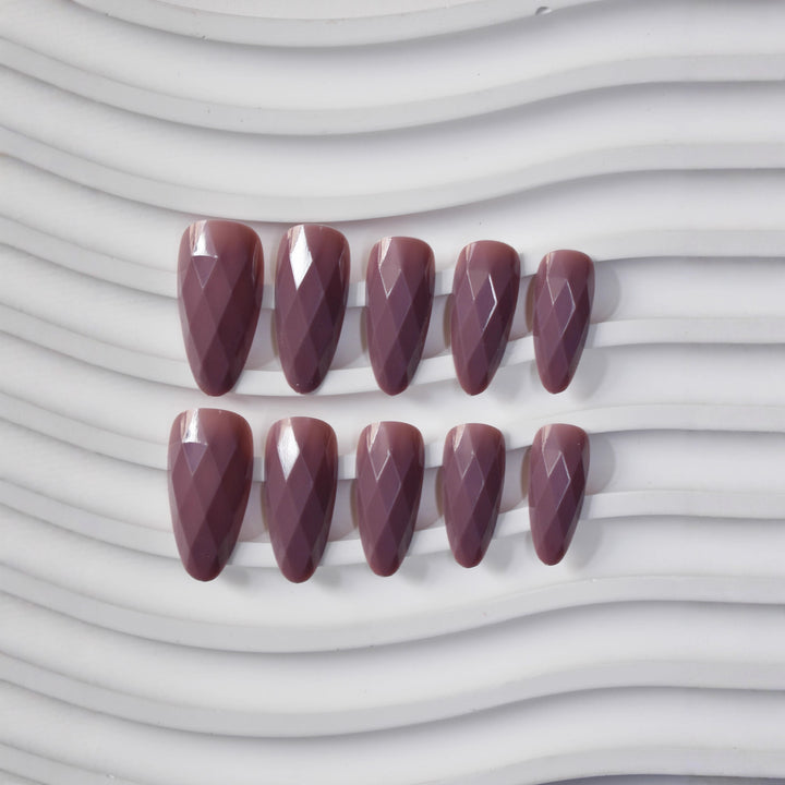Premium Glossy Diamond-Shaped Press-On Nails Bowlift