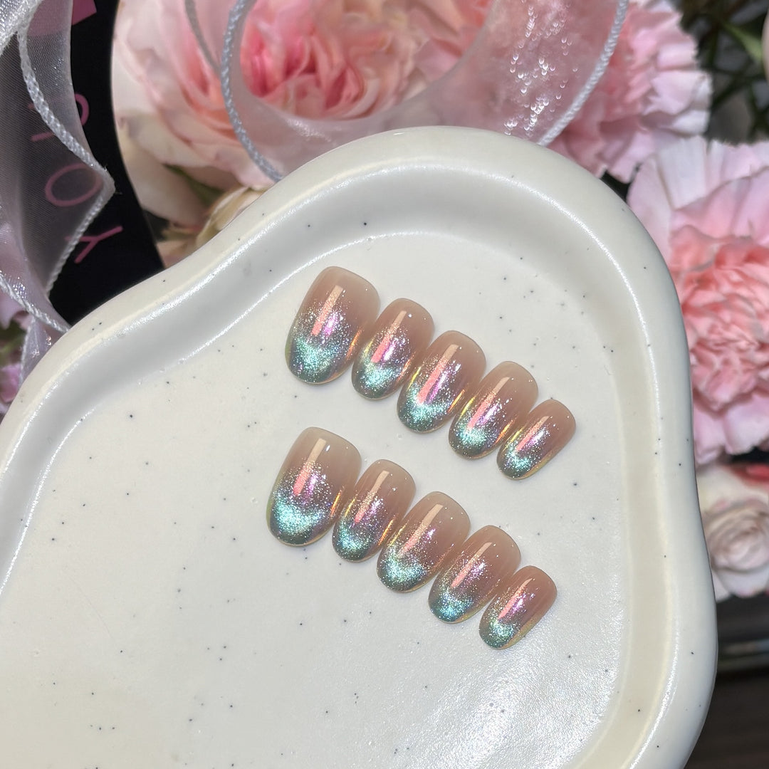 Artificial nail tips with shimmering ombre effect Bowlift