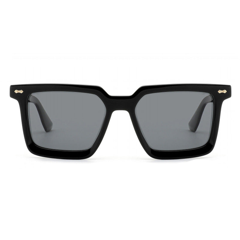 Women's sunglasses in a modern, square design with polarized lenses Bowlift
