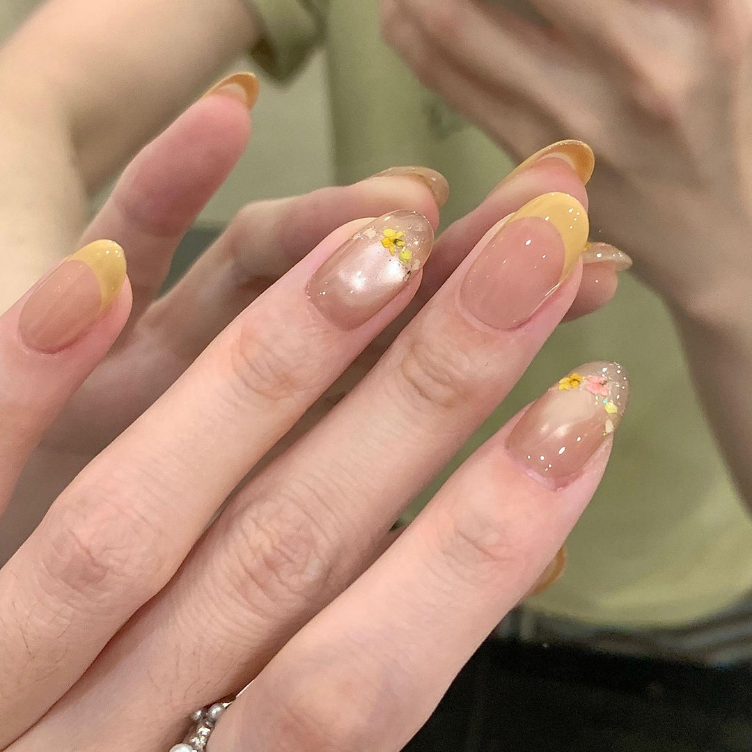 Artificial nails with elegant flower design Bowlift