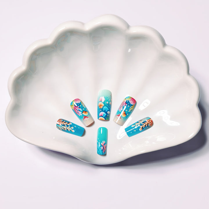 Art nails with filigree underwater motif Bowlift