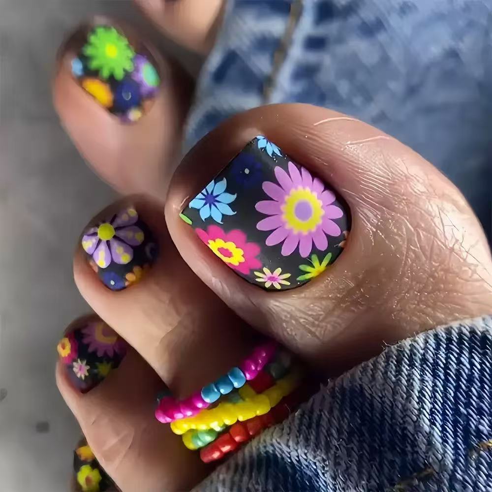 Nail art set with colorful flower designs Bowlift
