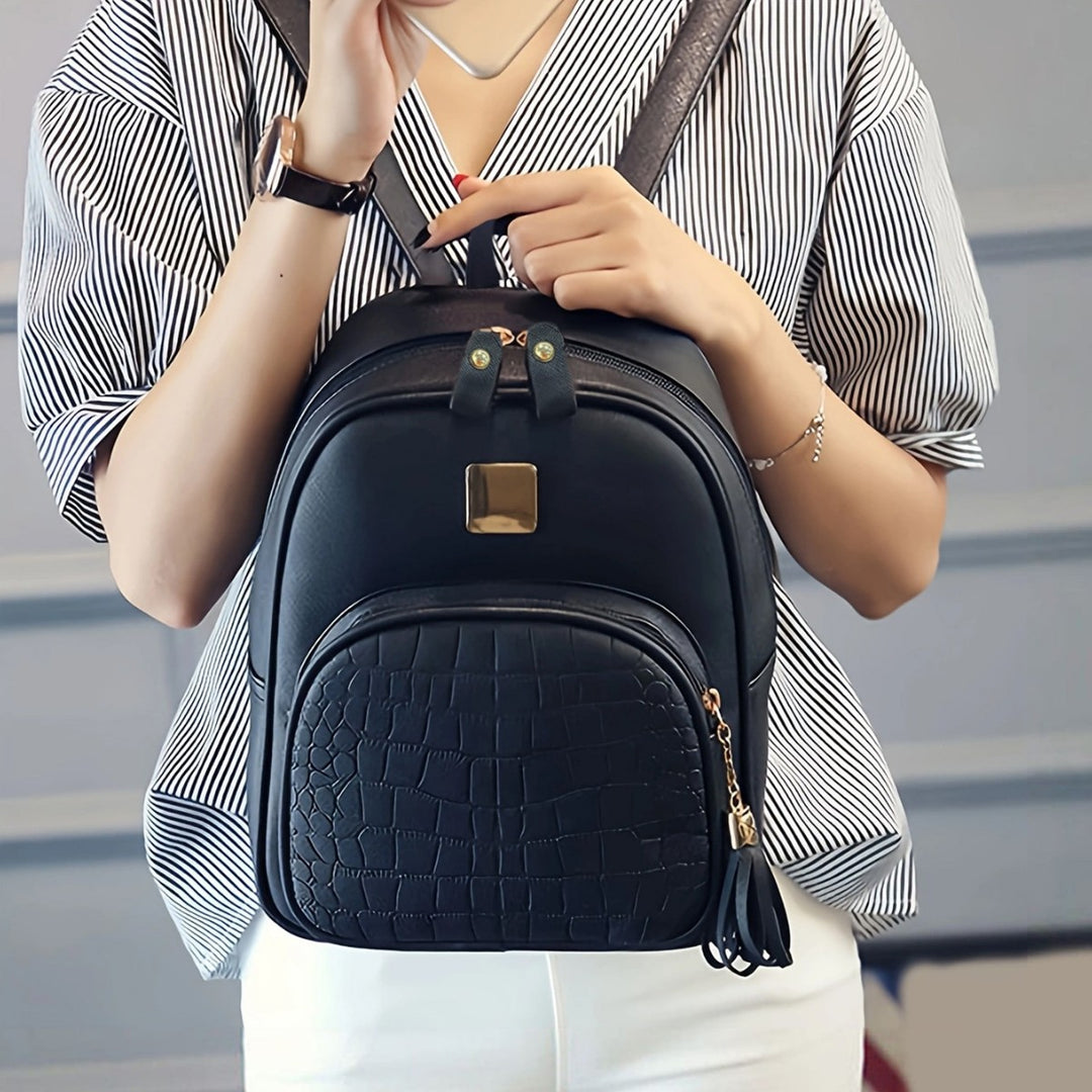 Fashionable backpack with structured material Bowlift