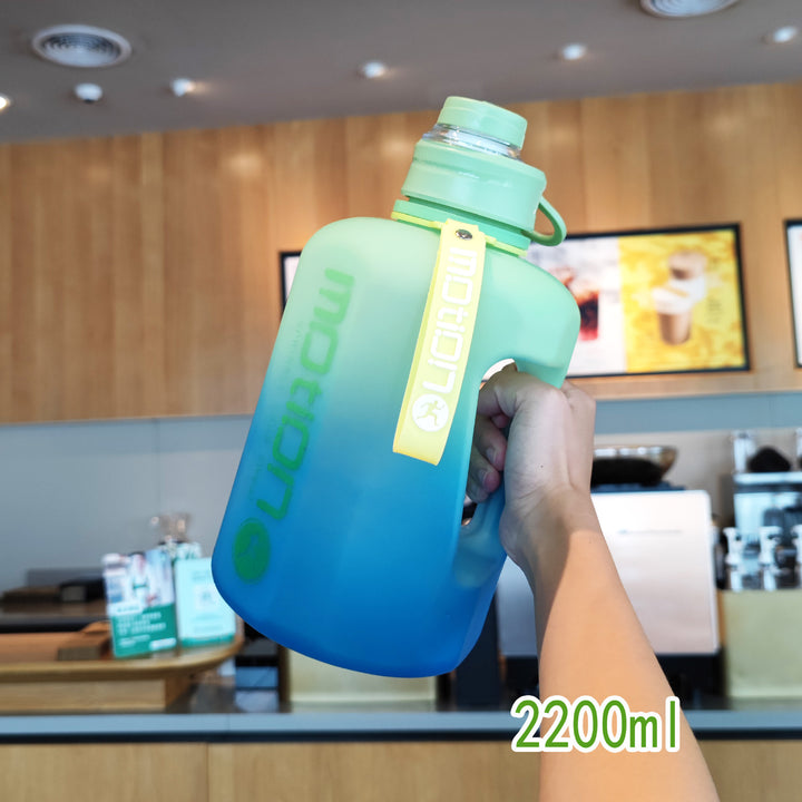 Women’s beverage container with large volume Bowlift