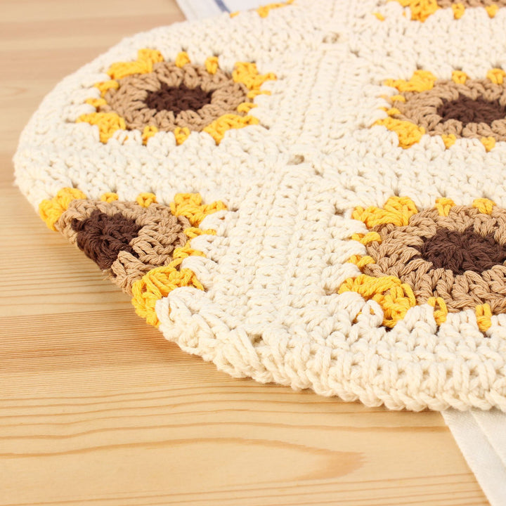 Crochet shoulder bag with playful sunflower pattern Bowlift