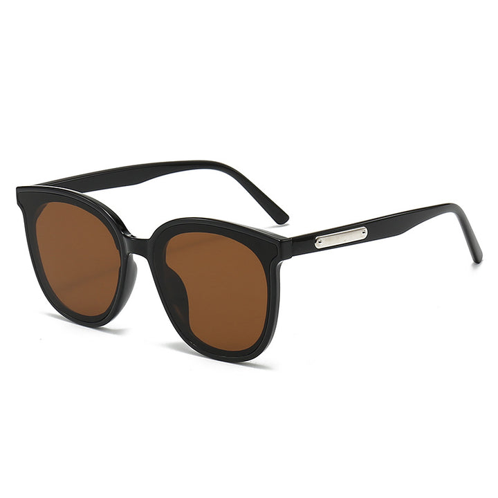 Fashion-Forward Oversized Sunglasses