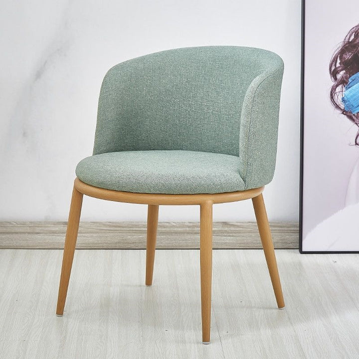 Polster chair with modern curves and comfortable seating surface Bowlift