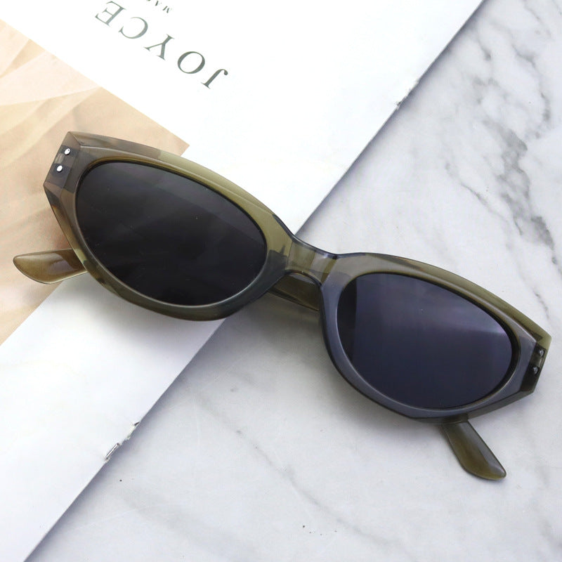 Vintage-Inspired Cat Eye Sunglasses Bowlift