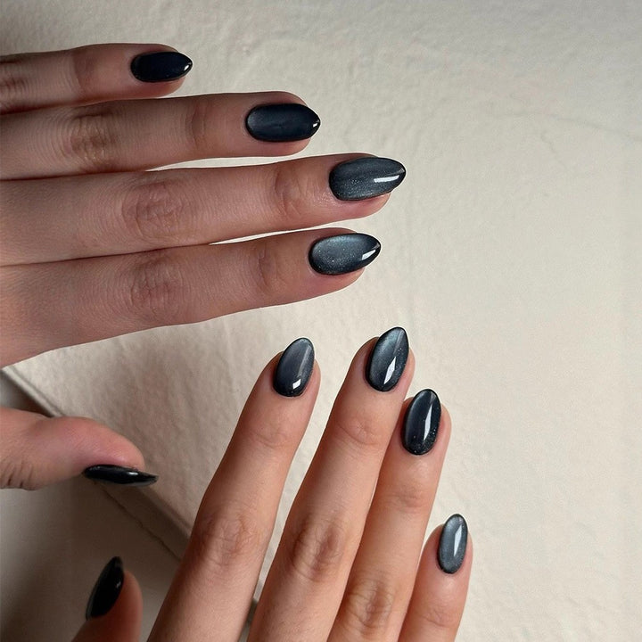 Artificial nails with polka dots Bowlift
