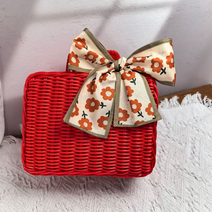 Women elegant handbag made of woven material Bowlift