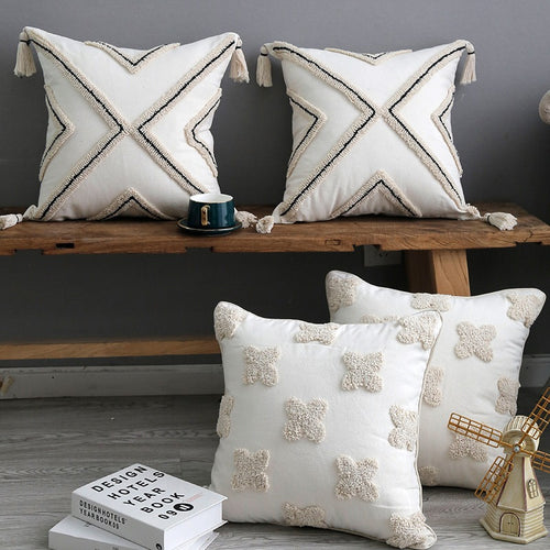 Women’s cushion cover with artistic fringe pattern Bowlift