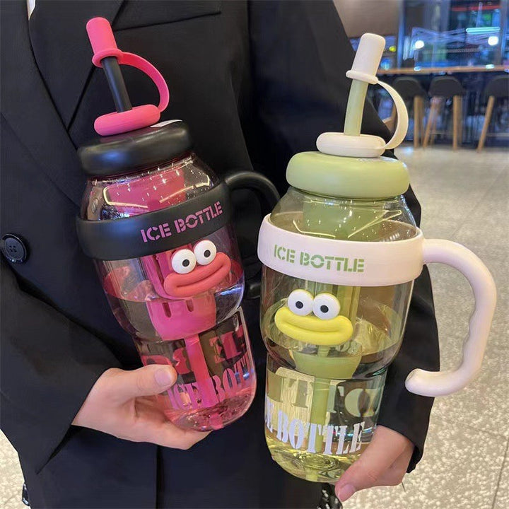 Ladies drinking container with practical straw Bowlift