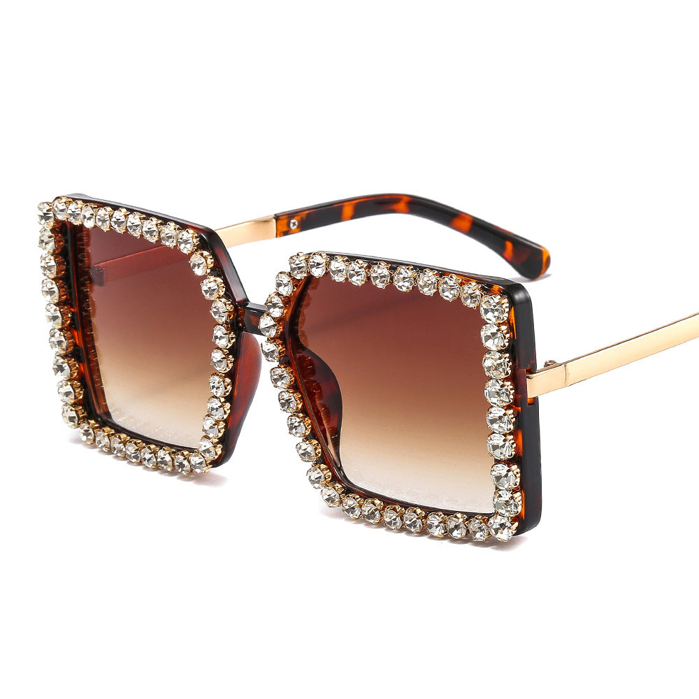 Ladies glamorous sunglasses with square frame Bowlift