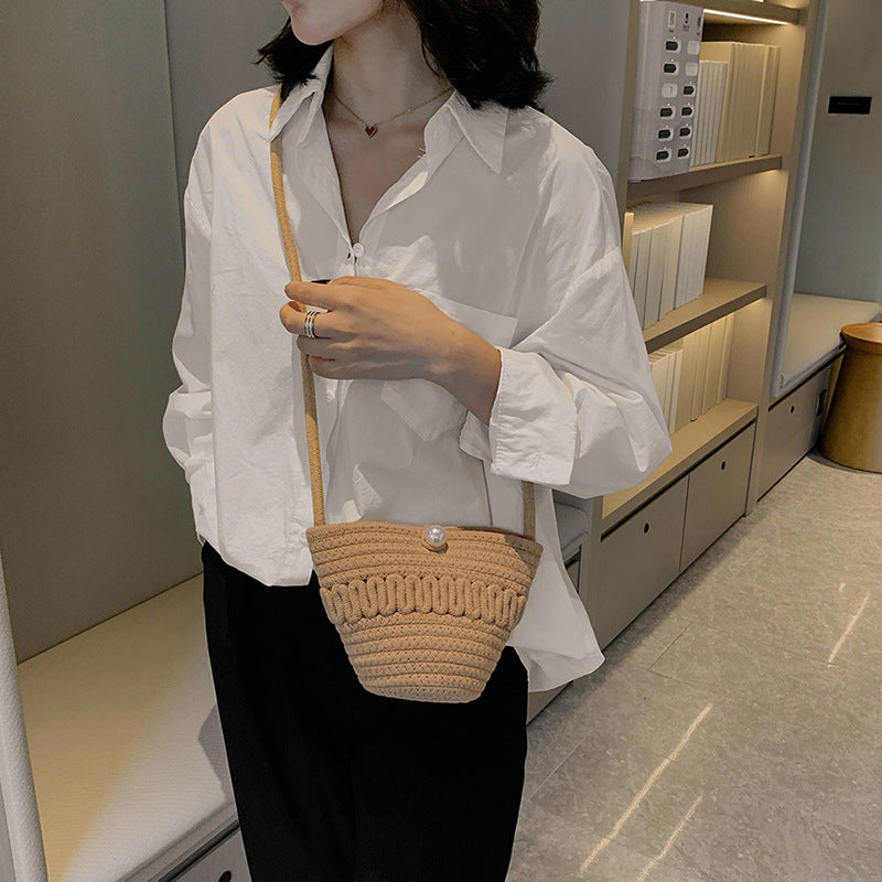Playful Crossbody Bag Made of Braided Material Bowlift
