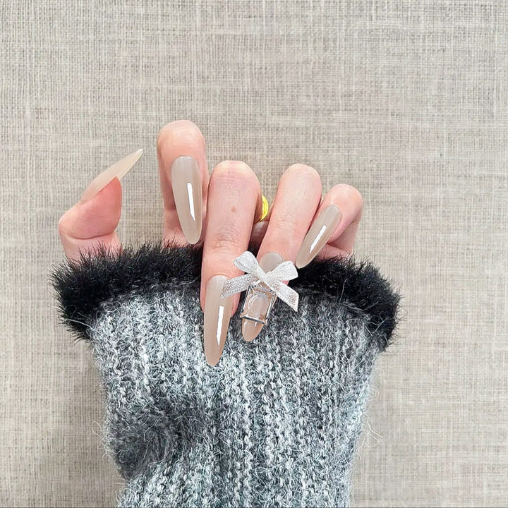 Elegant artificial nail tips with a glossy finish Bowlift