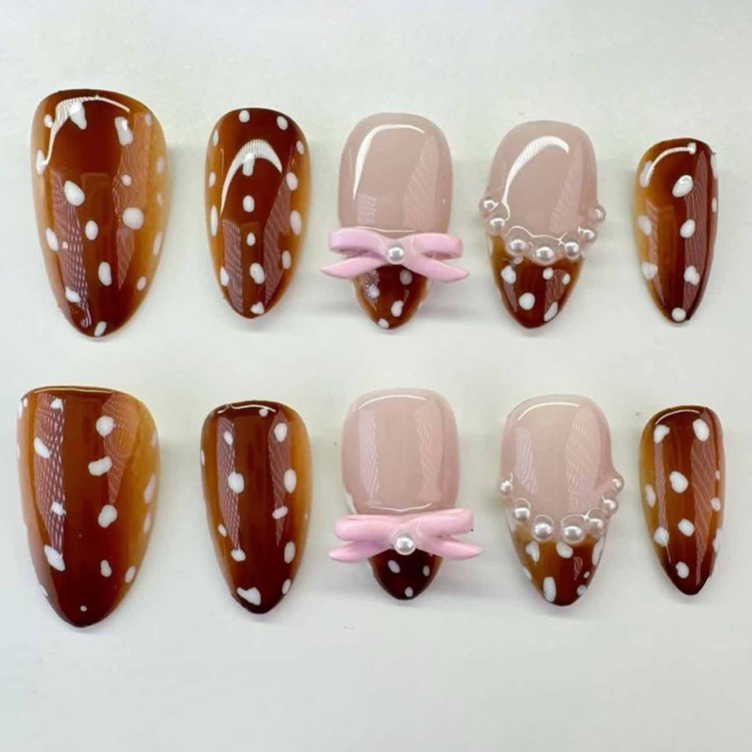 Artificial nail art with playful dots and bows Bowlift