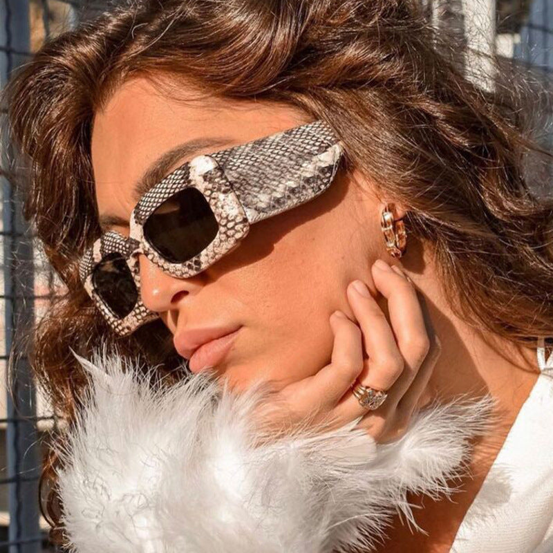 Women extravagant sunglasses with striking snake pattern Bowlift