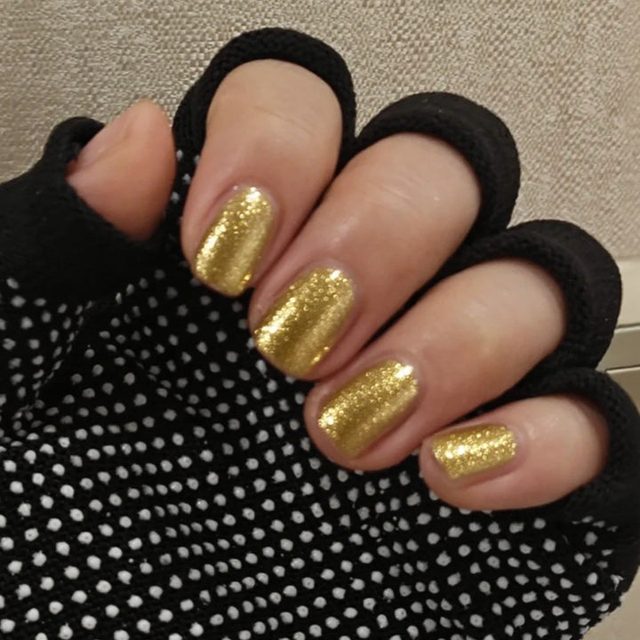 High-gloss artificial nails with rose effect Bowlift