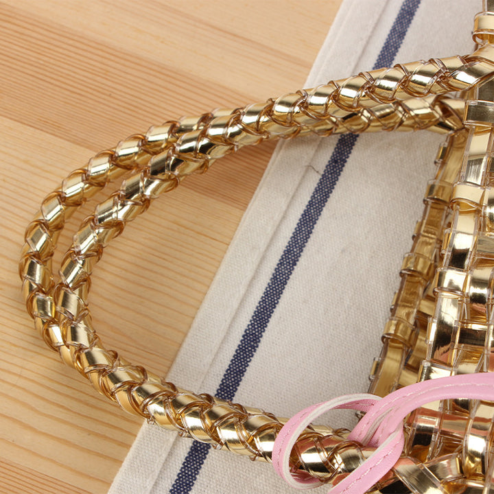 Playful basket bag with unique pendant Bowlift
