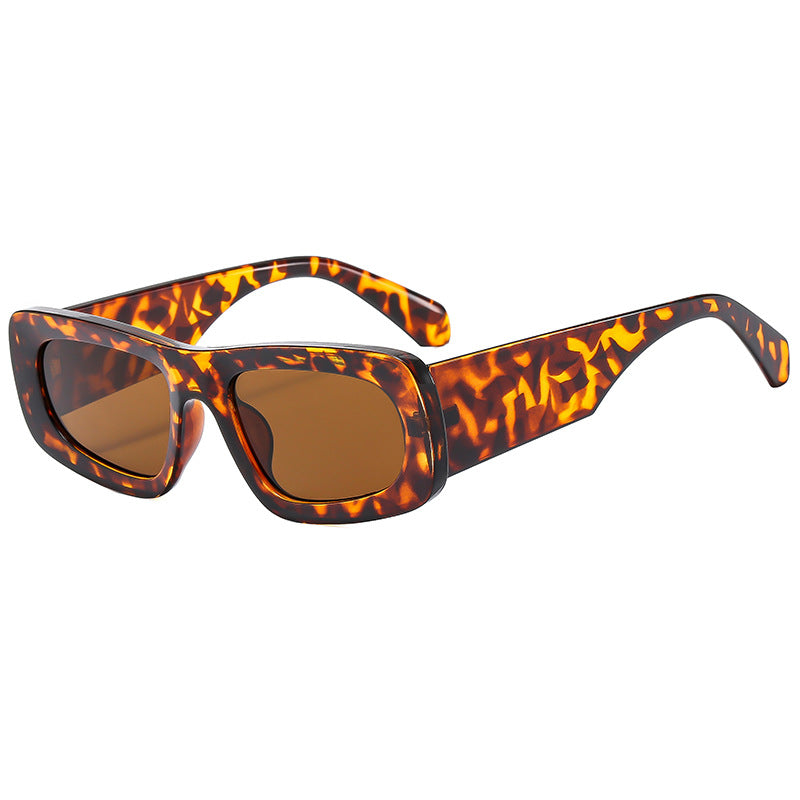 Women's fashionable sunglasses in modern square design Bowlift