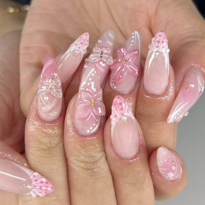 Artful nail art with floral accents Bowlift